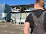 Arbeiter am Haupteingang 