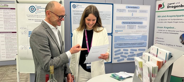 ProVita - RAK Messestand Besucher im Gespräch