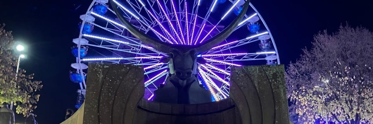 Pirmasens bei Nacht Stierbrunnen im April