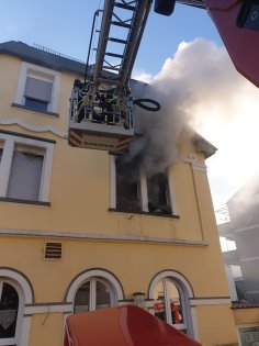 Feuerwehreinsatz wegen Gebäudebrand in der Sonnenstraße
