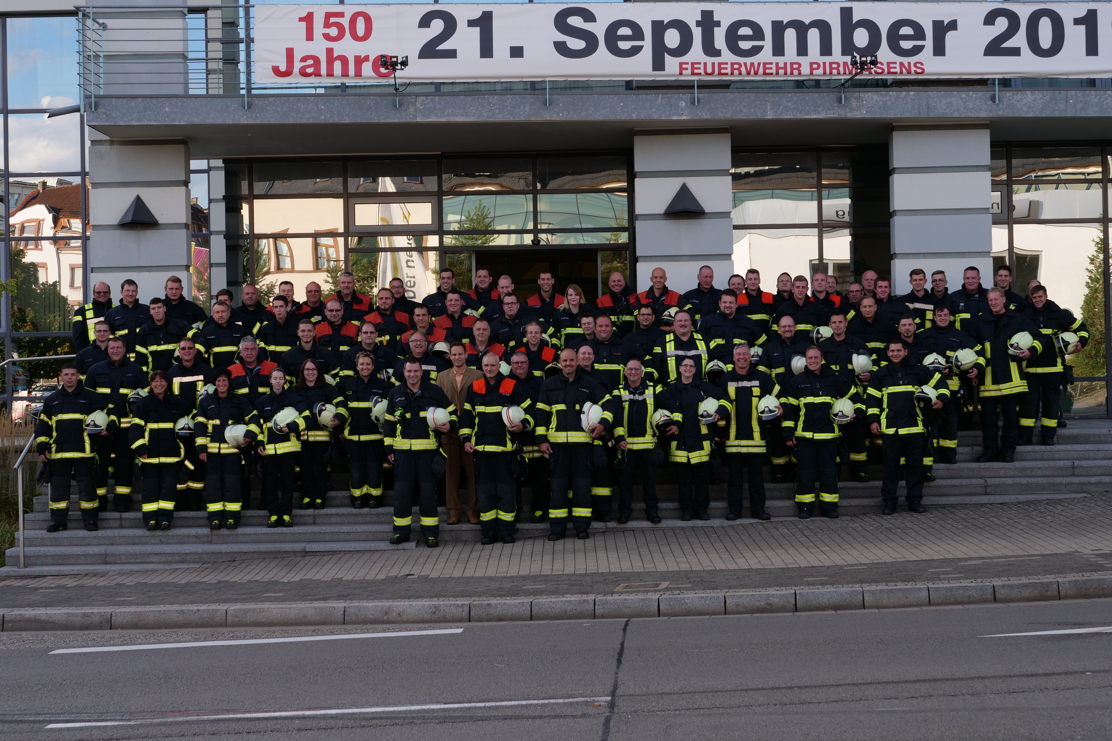 Gruppenfoto der Feuerwehr Pirmasens im 150. Jubiläumsjahr