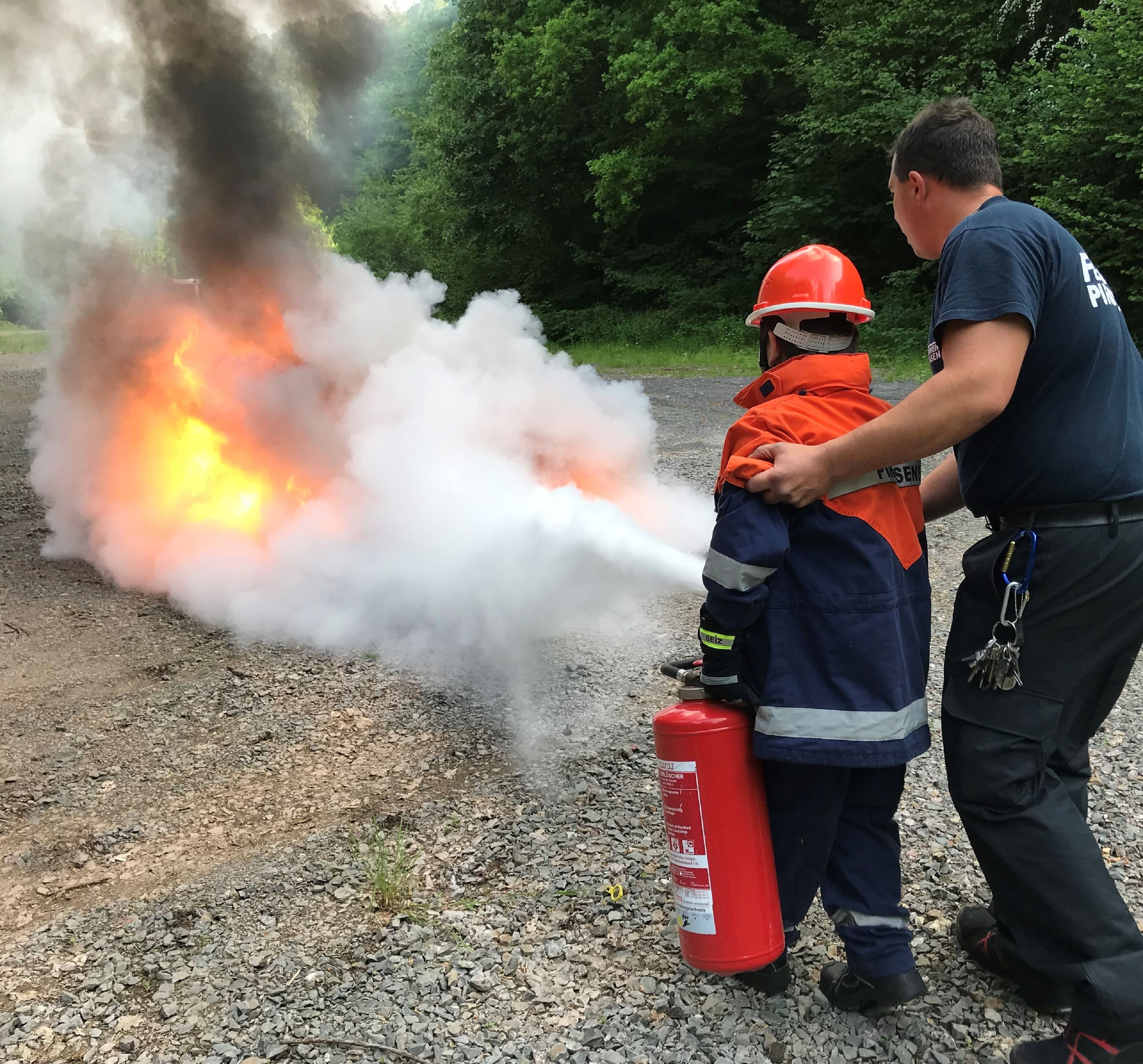 Feuerlöscherübung der Jugendfeuerwehr