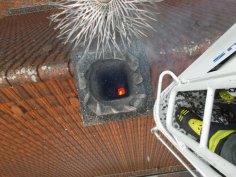 Kaminbrand aus Sicht der Drehleiter von oben