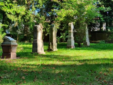Alter Friedhof Grabsteine 