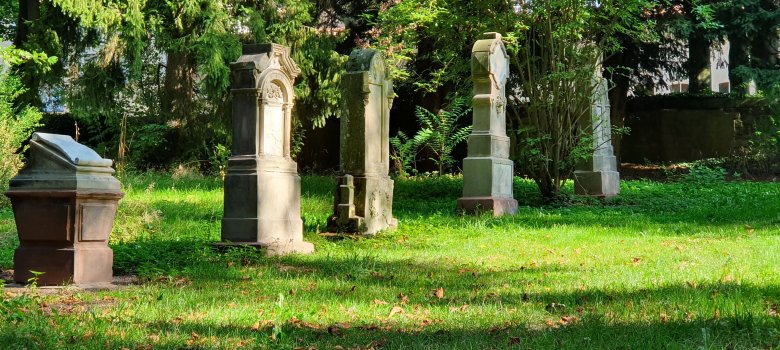 Alter Friedhof Grabsteine 