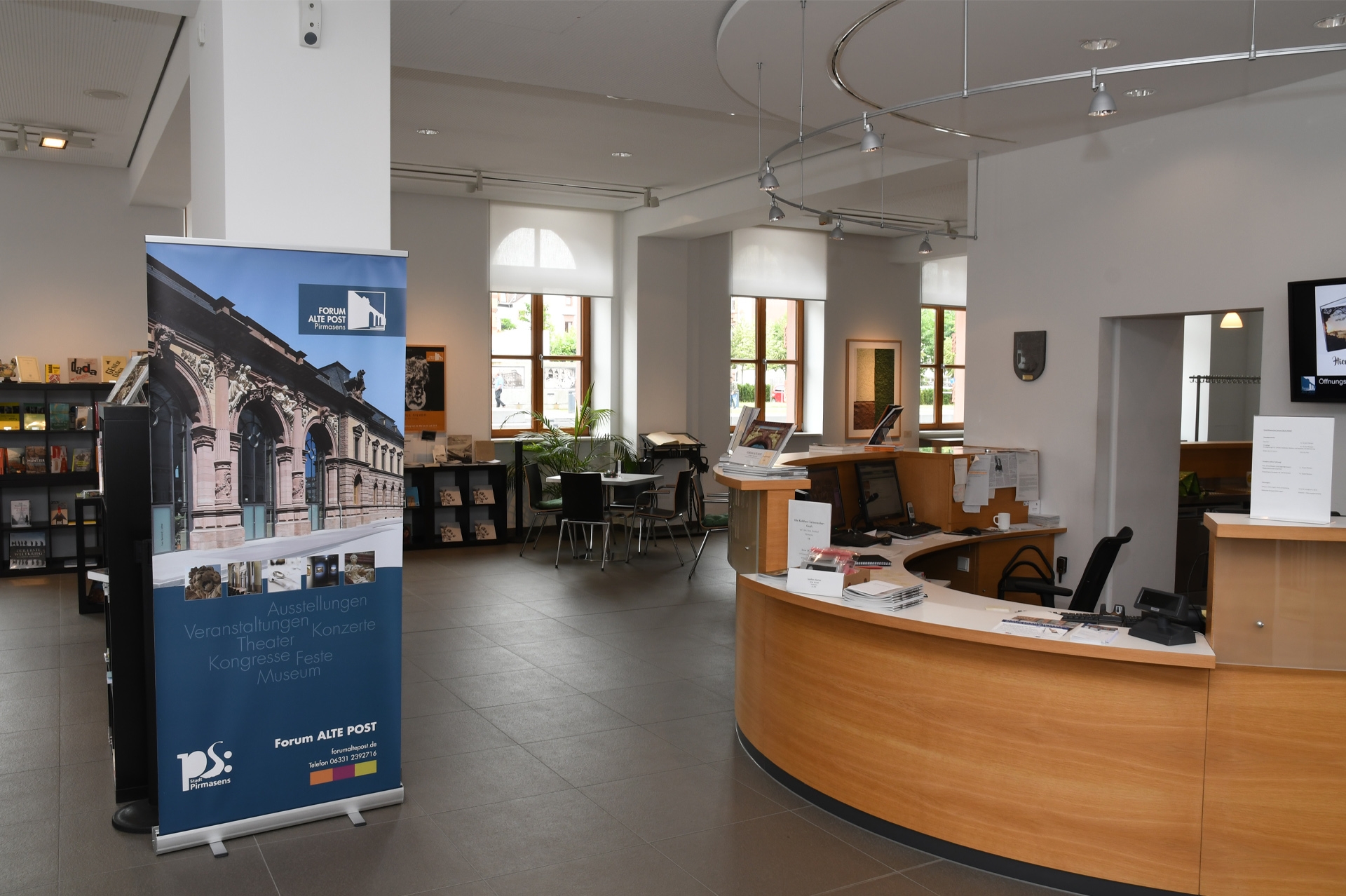 Der Kassenbereich im Forum ALTE POST Der Kassenbereich im Forum ALTE POST