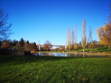 Streckbrücke Strecktal mit Blick auf See