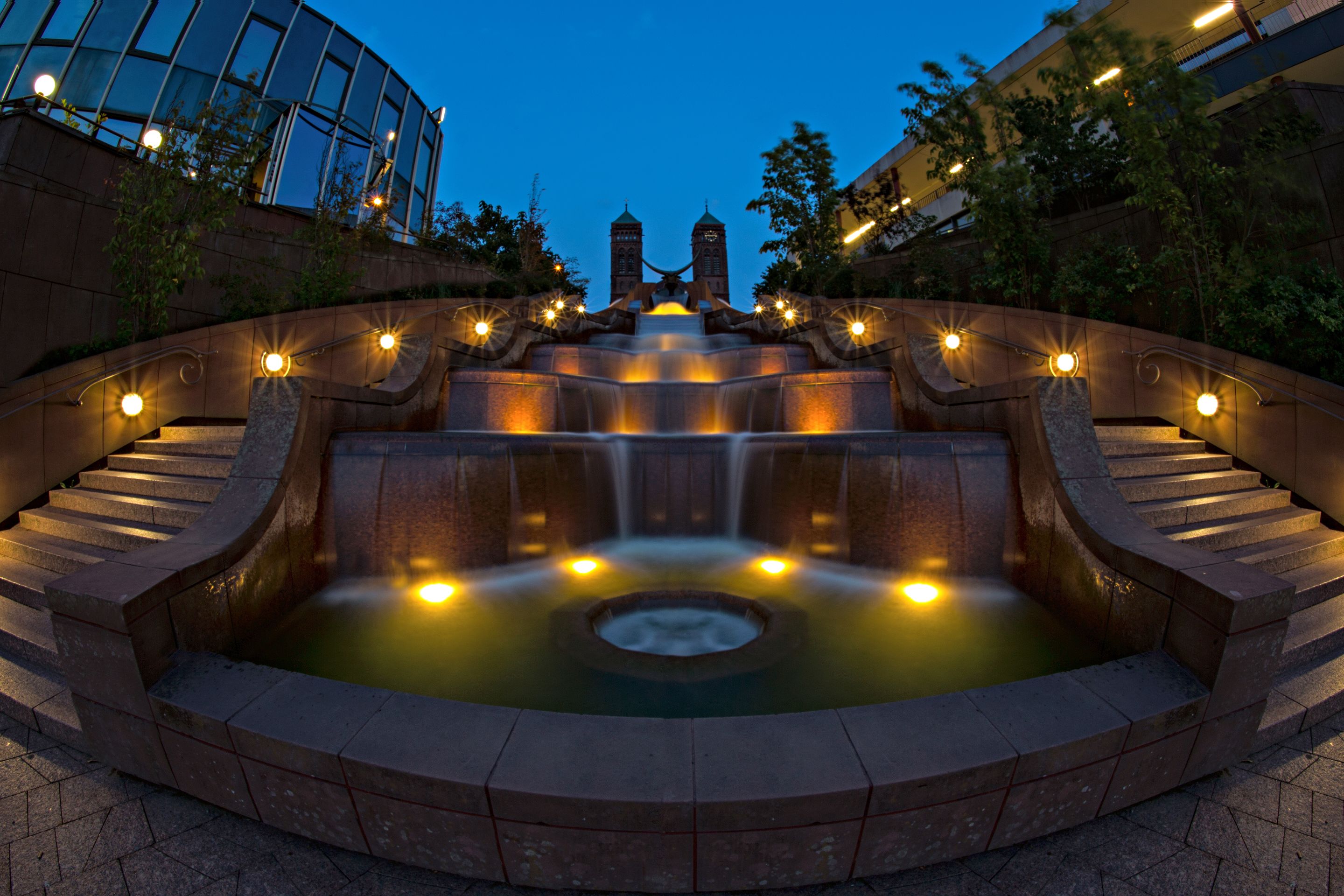 Schloßbrunnen Pirmasens bei Dämmerung