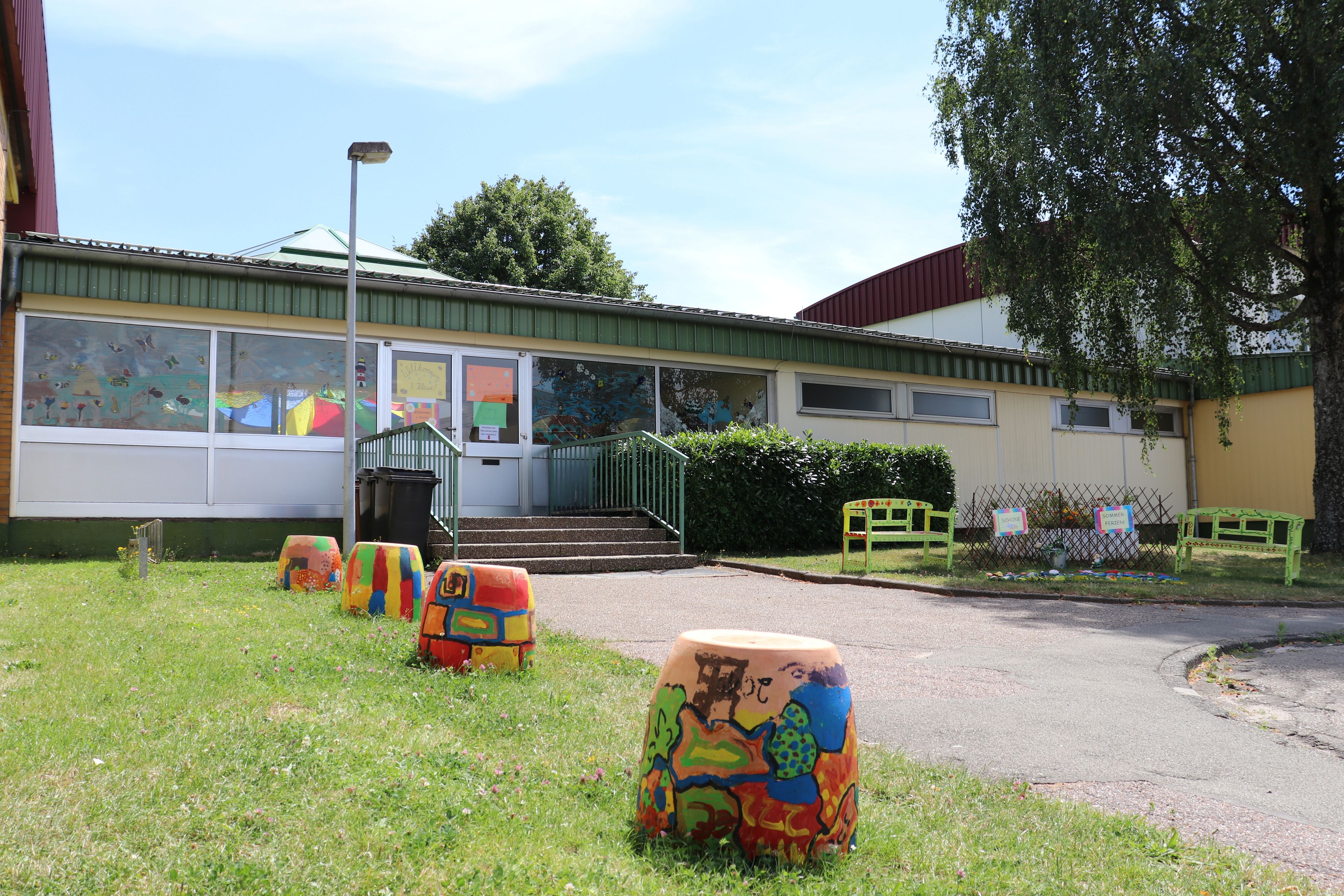 Grundschule Fehrbach Haupteingang Außenansicht 