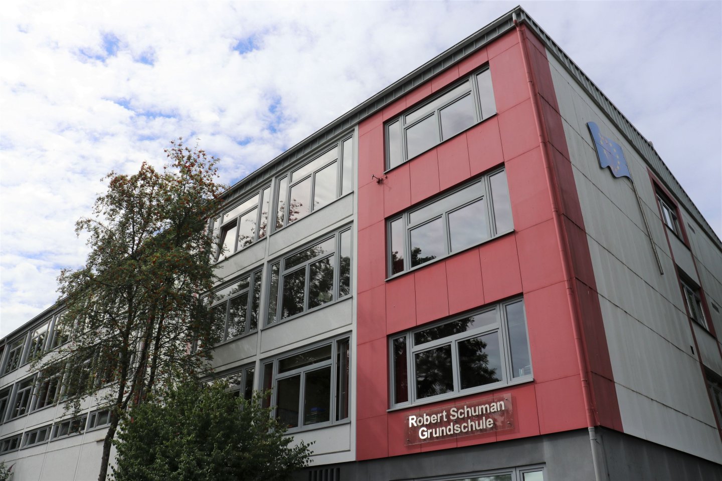 Grundschule Robert Schuman Grundschule Robert Schuman Außenansicht
