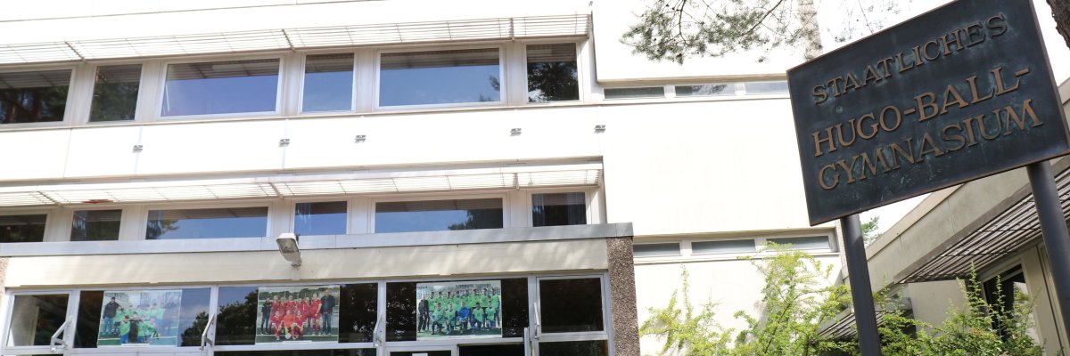 Hugo-Ball-Gymnasium Außenansicht 