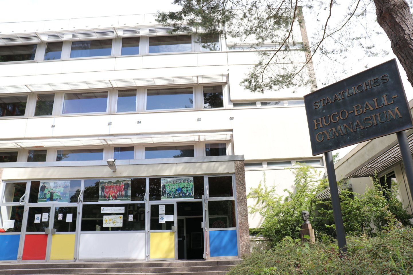 Hugo-Ball-Gymnasium Hugo-Ball-Gymnasium Außenansicht