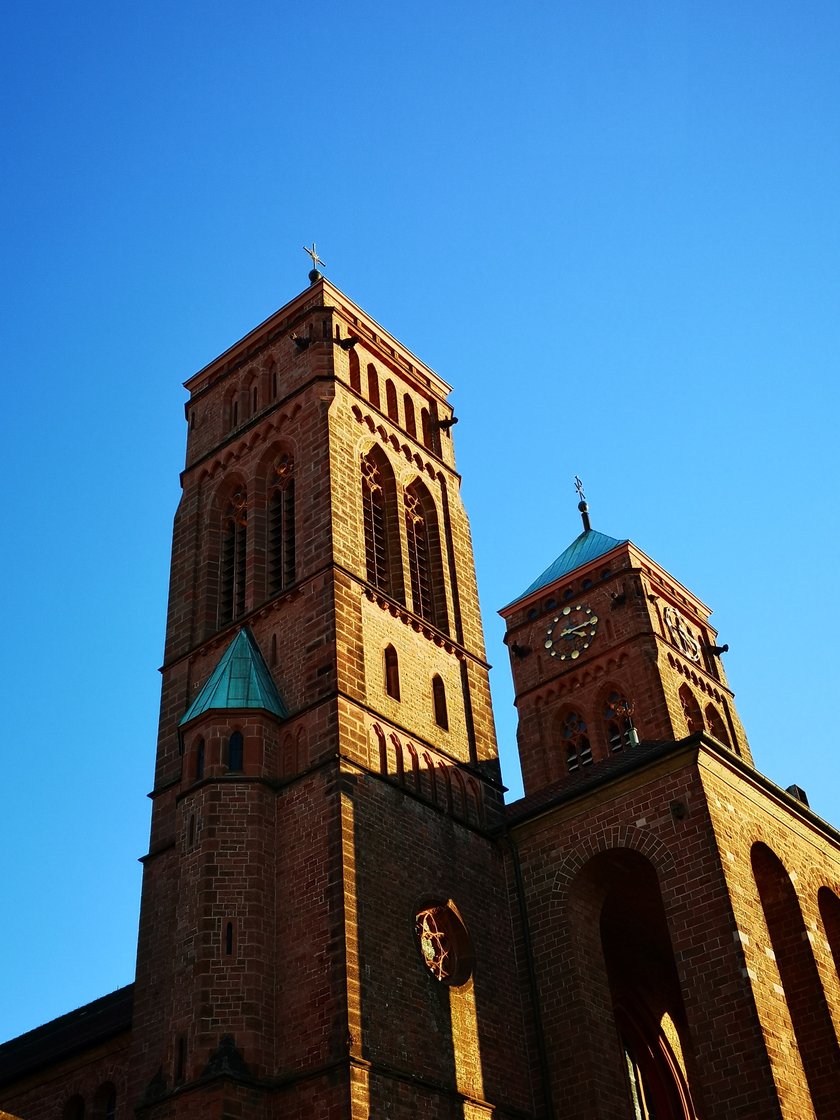 St. Pirminius vor blauem Himmel