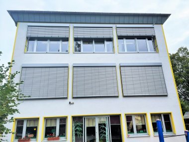 Verschattungen geschlossen Grundschule Ruhbank