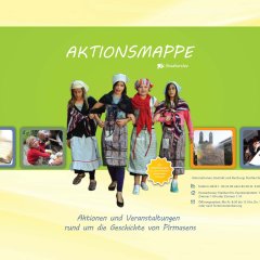 Aktionsmappe Titelbild mit verkleideten Kinder drauf 
