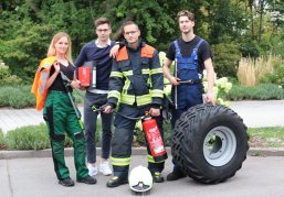 Gruppe von Azubi der Stadt Pirmasens ua. Gärtner und Mechatroniker