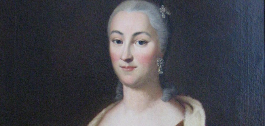 Als „große Landgräfin“ bezeichnete Dichterfürst Johann Wolfgang von Goethe Henriette Karoline von Hessen-Darmstadt (1721-1774). Das Portrait – ein Ölgemälde auf Leinwand – hängt im Stadtmuseum Altes Rathaus. Als „große Landgräfin“ bezeichnete Dichterfürst Johann Wolfgang von Goethe Henriette Karoline von Hessen-Darmstadt (1721-1774). Das Portrait – ein Ölgemälde auf Leinwand – hängt im Stadtmuseum Altes Rathaus.