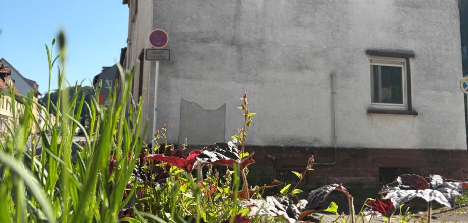 Das Gebäude in der Lothringer Straße 67 soll abgerissen werden, um Platz für einen Ort der Begegnung in Niedersimten zu schaffen. Das Gebäude in der Lothringer Straße 67 soll abgerissen werden, um Platz für einen Ort der Begegnung in Niedersimten zu schaffen.