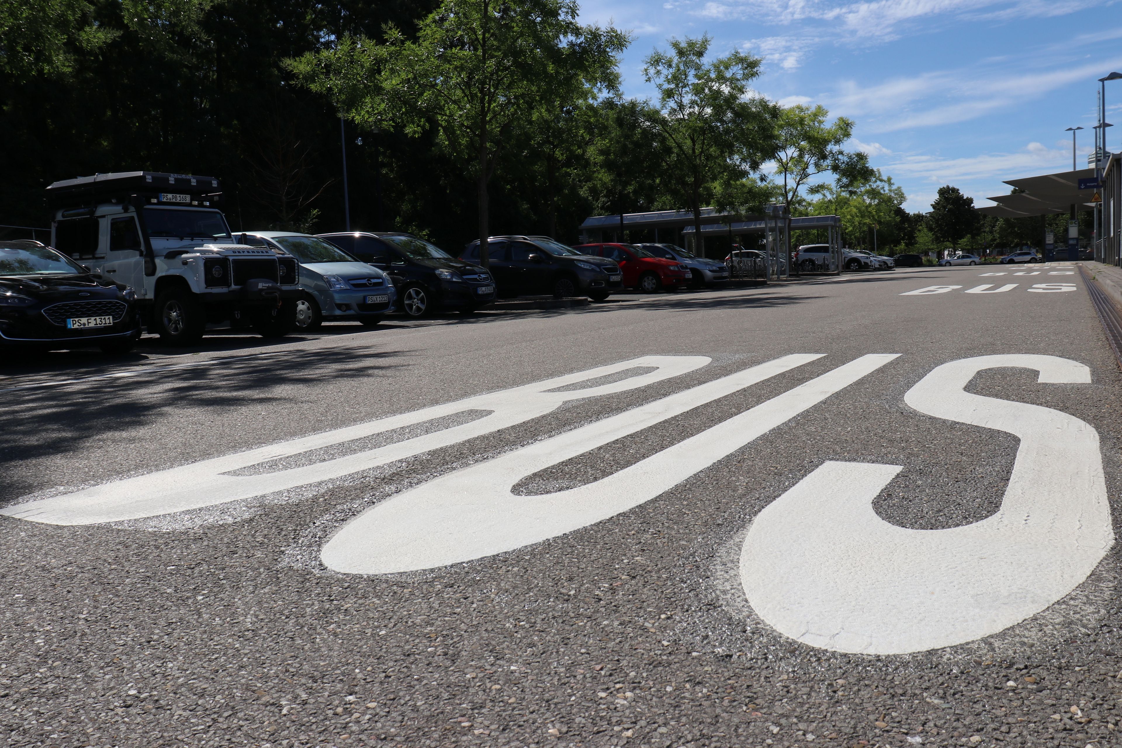 Busfahrstreifen am Busbahnhof