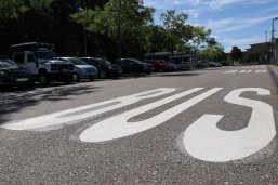 Busfahrstreifen am Busbahnhof