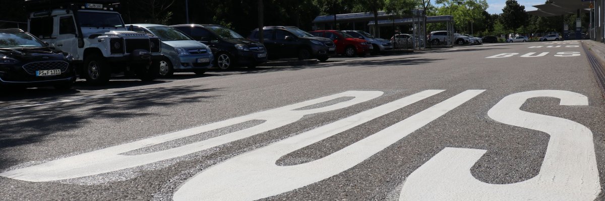 Busfahrstreifen am Busbahnhof