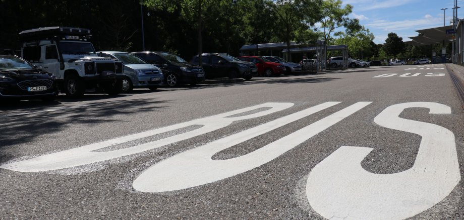 Busfahrstreifen am Busbahnhof