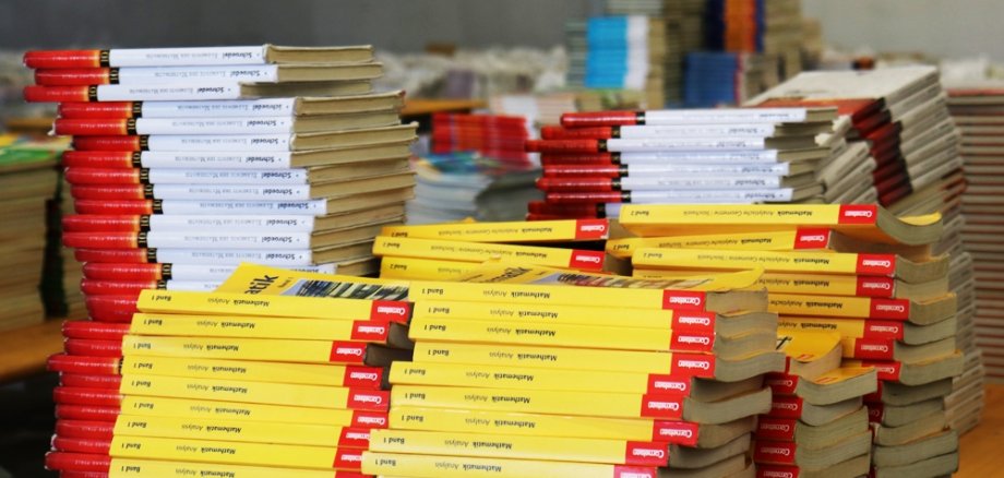 Schulbuchausleihe 2019 Bücherstapel 