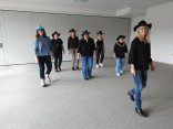 Line Dance Gruppe beim Tanzen