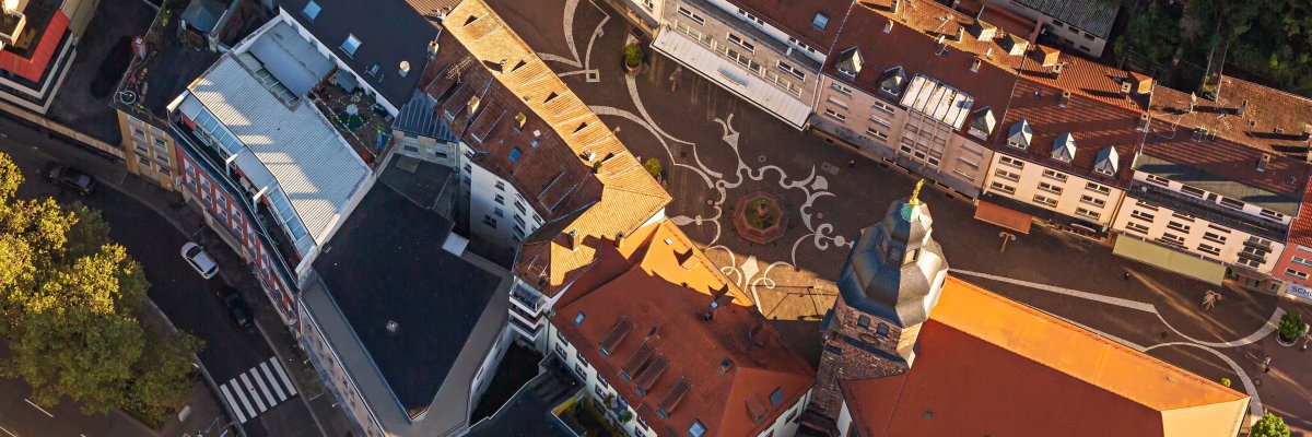 Luftbild Fußgängerzone Schusterbrunnen mit Lutherkirche