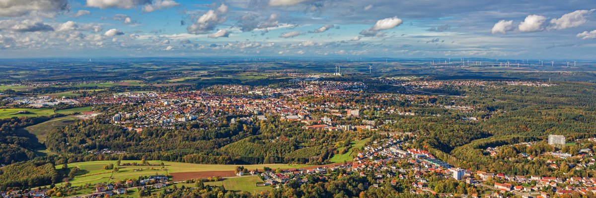 Luftbild von Pirmasens bei blauem Himmel 