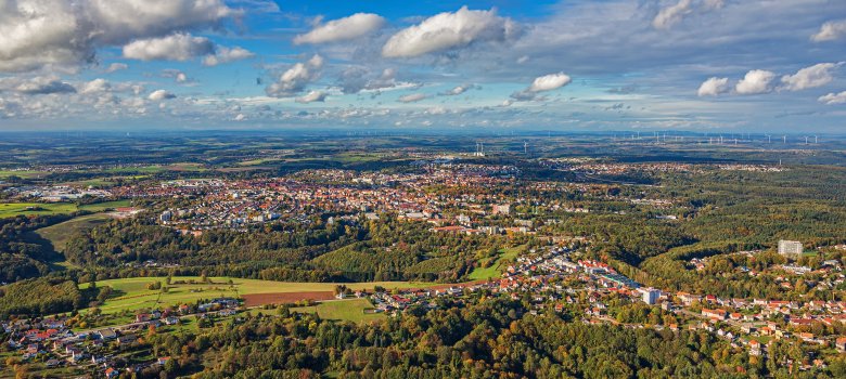 Luftbild von Pirmasens bei blauem Himmel 