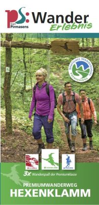 Vorderseite Flyer Hexenklamm mit drei Wanderer die ein Eingangsschild mit den Worten Hexenklamm passieren 
