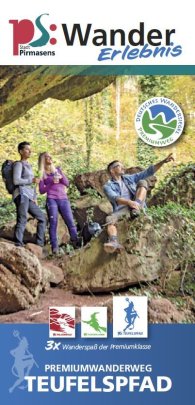 Vorderseite Flyer Teufelspfad dir Wanderer unter einem mit Efeu behangenen Felsvorsprung 