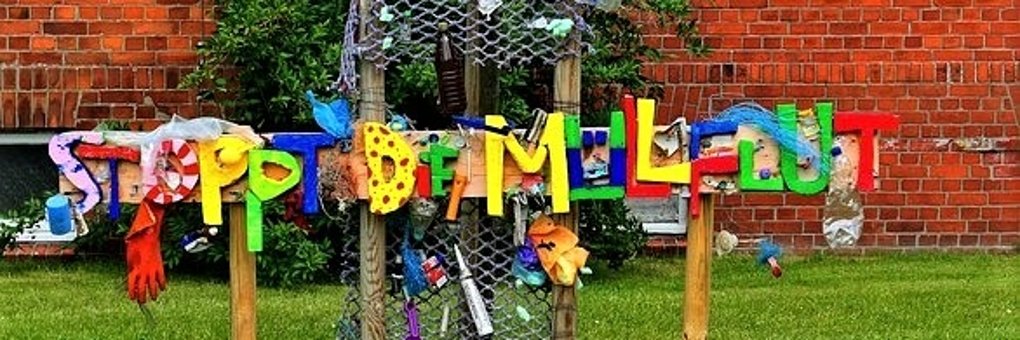 Müllauto auf Exerzierplatz