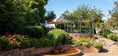 Dorfplatz mit Brunnen in Windsberg