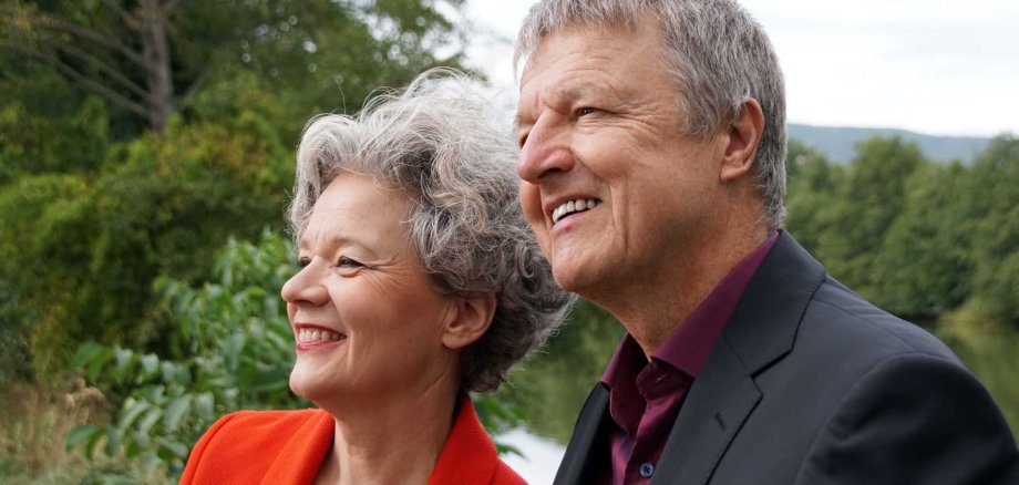 Das lyrisch-literarische „Texttaxi“-Duo Kerstin Bachtler und Bodo Redner widmet sich in seinem neuen Programm Gedichten zur Zukunft. Das lyrisch-literarische „Texttaxi“-Duo Kerstin Bachtler und Bodo Redner widmet sich in seinem neuen Programm Gedichten zur Zukunft.